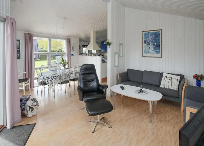 2 Bedroom Lovely In Casa de Férias Samsø