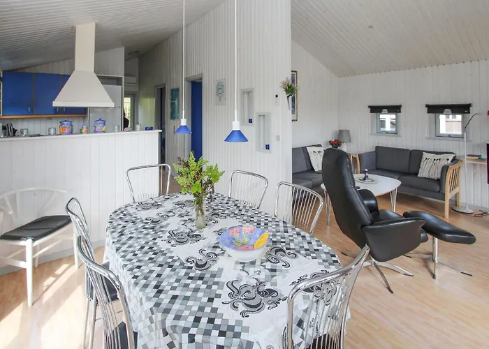 2 Bedroom Lovely In *